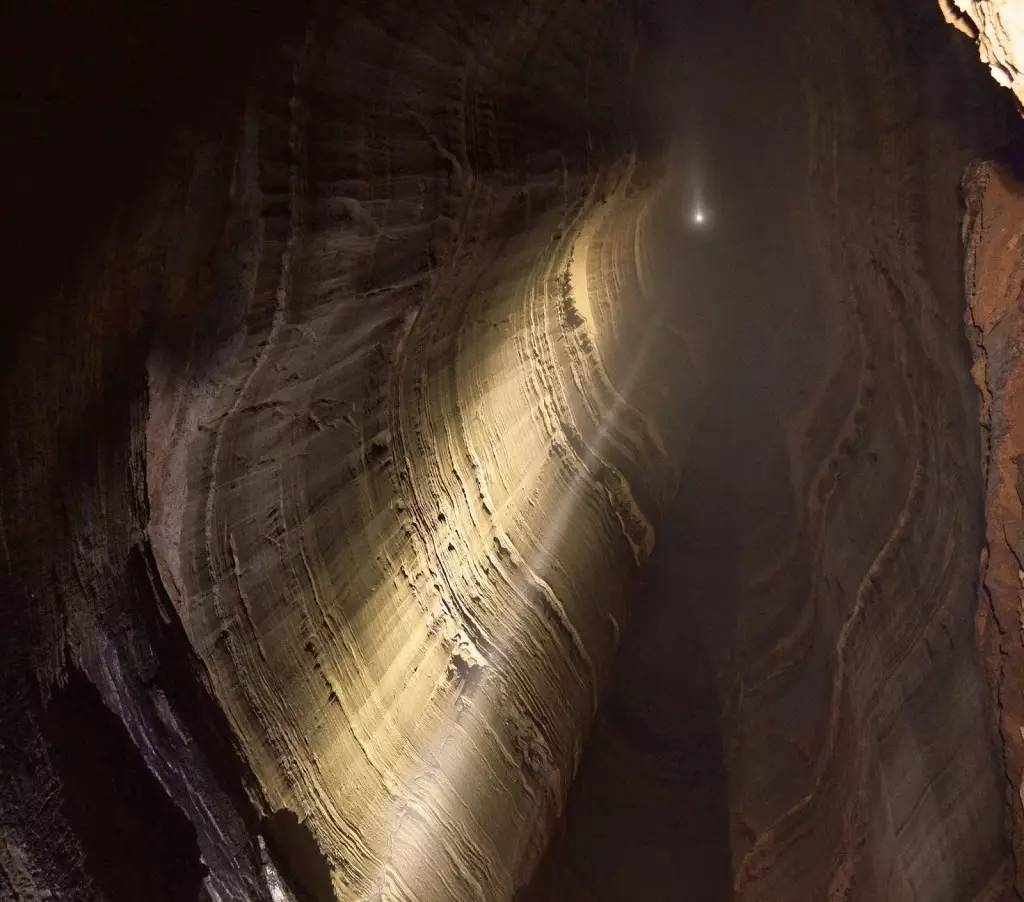 小苏瑞现在的生活_我走以后你现在的生活_悬崖山洞现生活痕迹