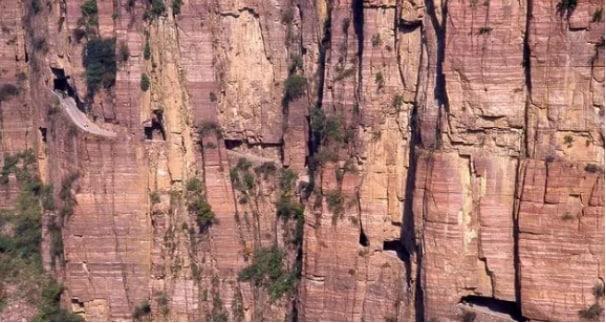 悬崖山洞现生活痕迹_很厌倦现在的生活_现实的生活