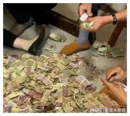 结婚压柜子钱可以拿出来吗_老人去世留下的戒指_老人去世留一柜子钱