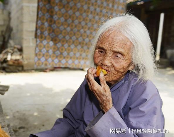 老人去世留一柜子钱_老人去世留下的戒指_结婚压柜子钱可以拿出来吗