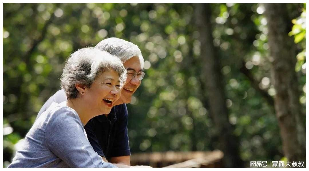 老人去世留下的戒指_结婚压柜子钱可以拿出来吗_老人去世留一柜子钱