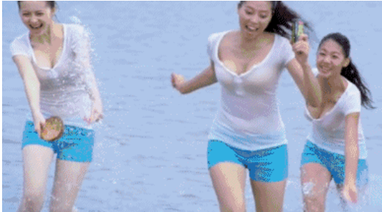 “椰树四美”穿长羽绒服直播跳操 下身穿白色短裙