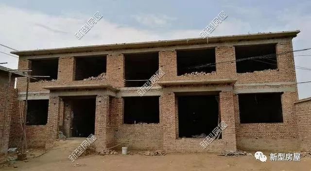 鸡蛋用手捏不碎作文_居民自建房红砖一捏就碎?官方回应_官方回应居委会发通告严禁居民上坟