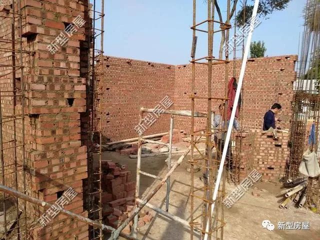 官方回应居委会发通告严禁居民上坟_鸡蛋用手捏不碎作文_居民自建房红砖一捏就碎?官方回应