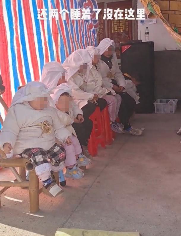 夫妻一方去世留下的存款归谁_洗澡去世留8个孩子_新娘在婚礼留座位给去世儿子