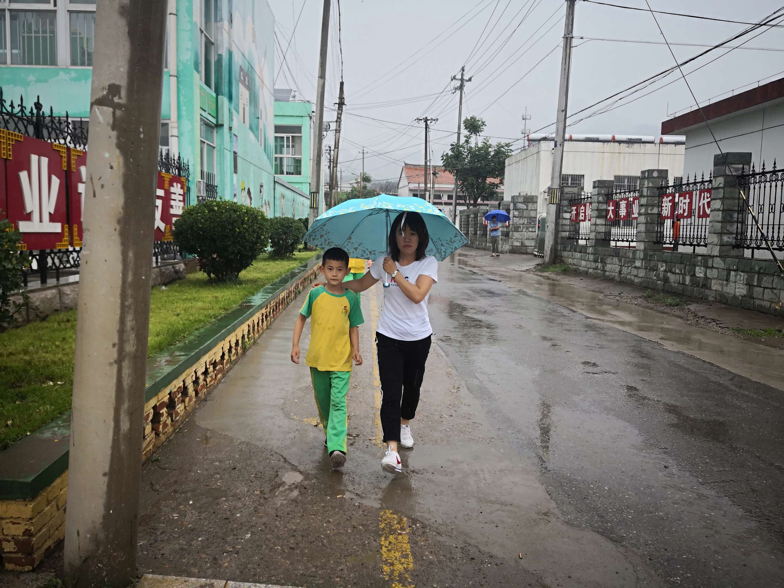 再婚老伴去世后所留遗产归谁_新娘在婚礼留座位给去世儿子_洗澡去世留8个孩子