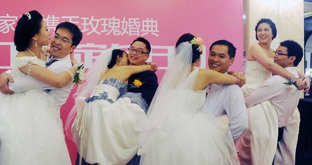 去年初婚人数创新低_低风险地区娱乐场所人数不再限制_去年参加高考的人数