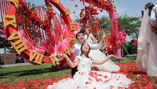 低风险地区娱乐场所人数不再限制_去年参加高考的人数_去年初婚人数创新低