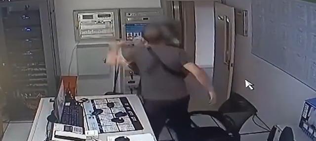 应田地起争执怎么写_机关干部与民警起争执 新闻_与领导起争执被扇脸