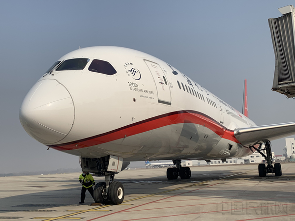 东航首架787_首架c919交付东航_c919交付了吗