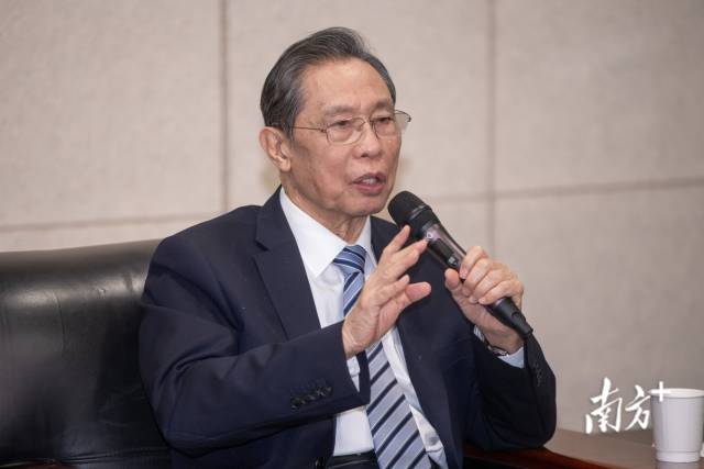 中南山谈医改_钟南山谈新冠后遗症_94岁英国女王谈接种新冠疫苗