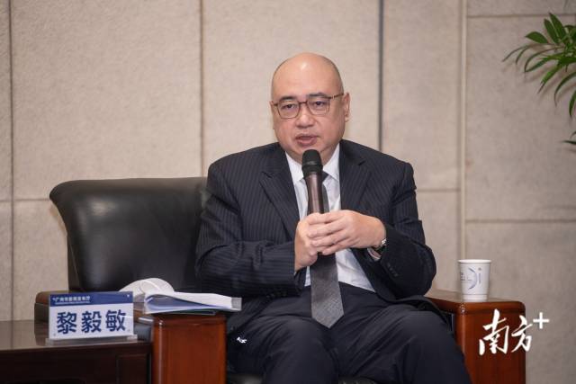 钟南山谈新冠后遗症_中南山谈医改_94岁英国女王谈接种新冠疫苗