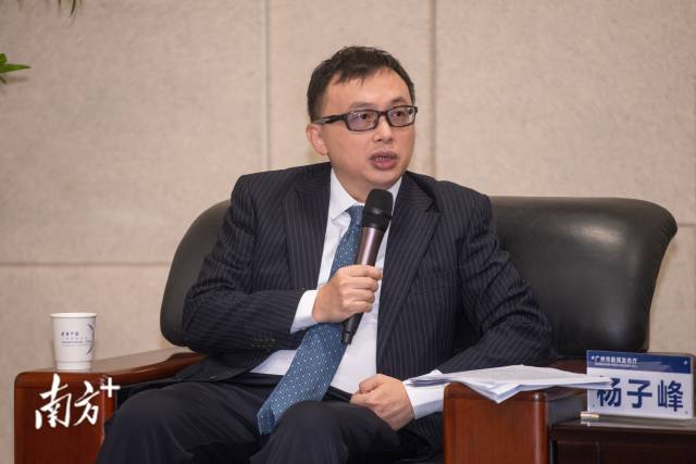 94岁英国女王谈接种新冠疫苗_钟南山谈新冠后遗症_中南山谈医改