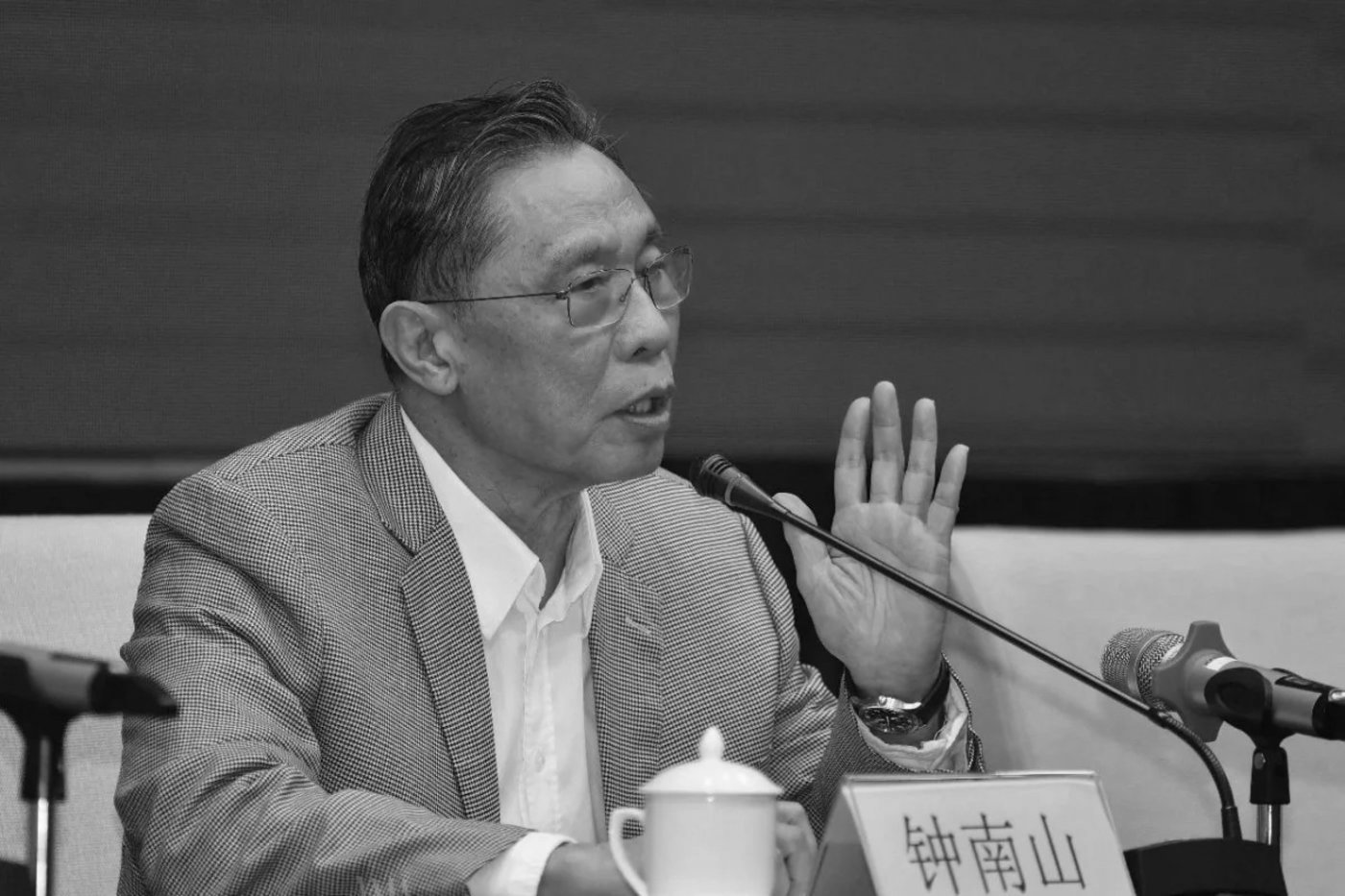 金秀贤谈宋钟基刘亚仁_94岁英国女王谈接种新冠疫苗_钟南山谈新冠后遗症