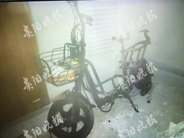 消防员火场救_将妻子送出火场再救儿子时父子俩遇难_救丈夫冲进火场