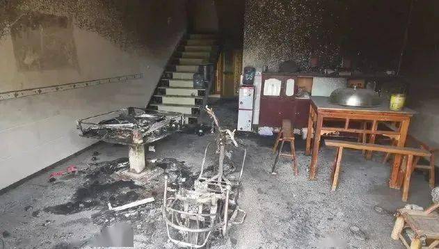 消防员火场救_将妻子送出火场再救儿子时父子俩遇难_救丈夫冲进火场