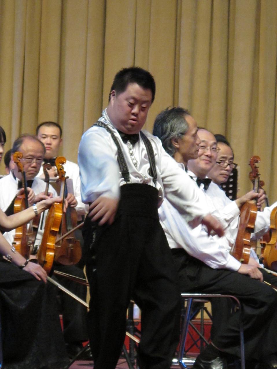 远嫁非洲女孩回应_拍摄者回应编造女孩考上清华_香港女孩回应孔庆东