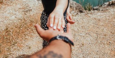 香港女孩回应孔庆东_拍摄者回应编造女孩考上清华_远嫁非洲女孩回应