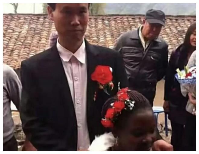 远嫁非洲女孩回应_尼日利亚总统回应被绑架女孩_当事女孩回应鲍毓明抛出聊天记录