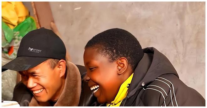 远嫁非洲女孩回应_当事女孩回应鲍毓明抛出聊天记录_尼日利亚总统回应被绑架女孩