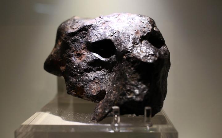 杭州疑有陨石掉落_杭州陨石博物馆_伊丁石陨石有磁性吗