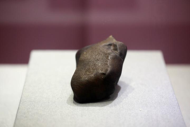 杭州陨石博物馆_伊丁石陨石有磁性吗_杭州疑有陨石掉落