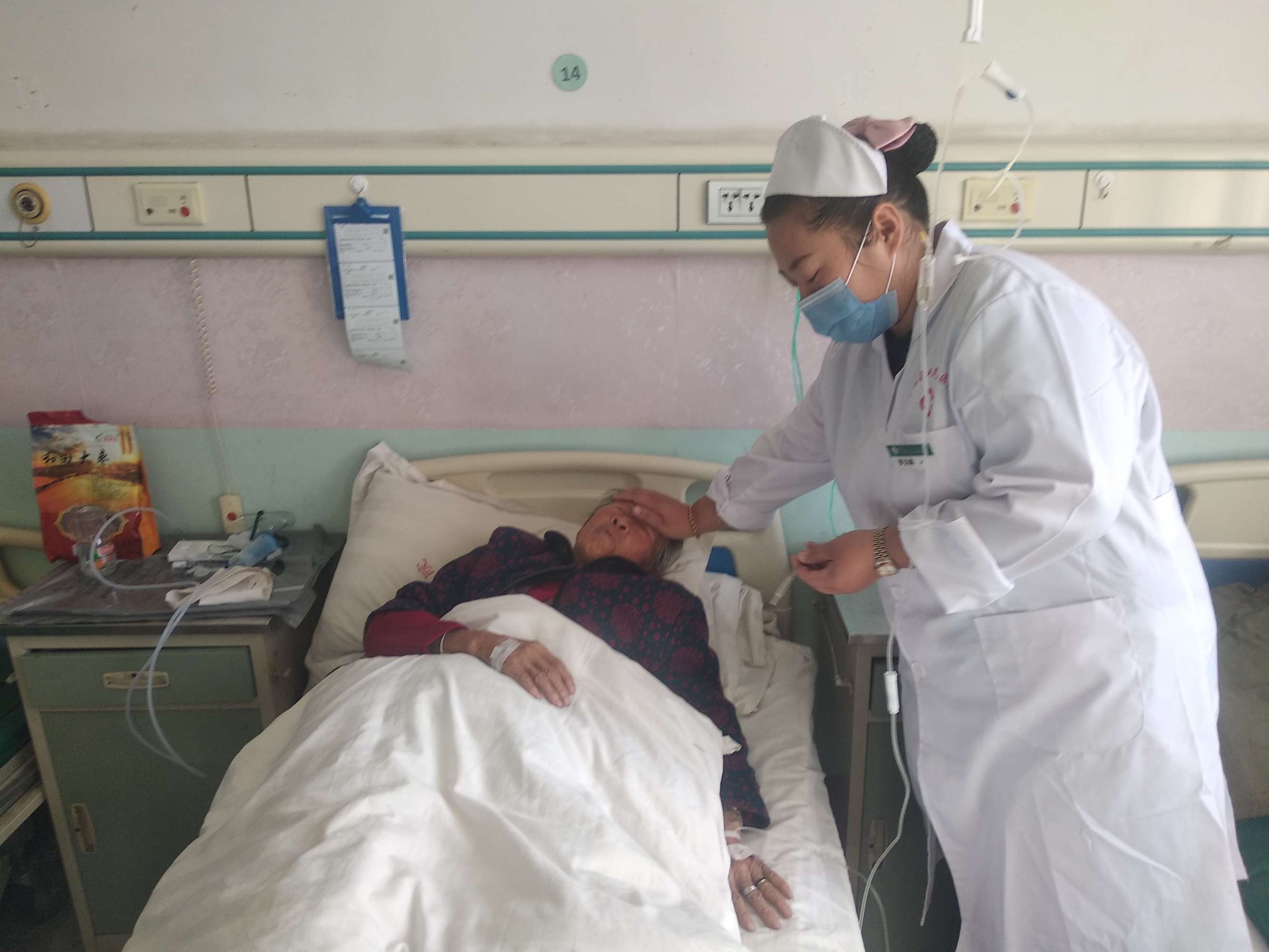 农村调解室图片_农村医务室扎堆输液_胃息肉输液可以输液治疗吗