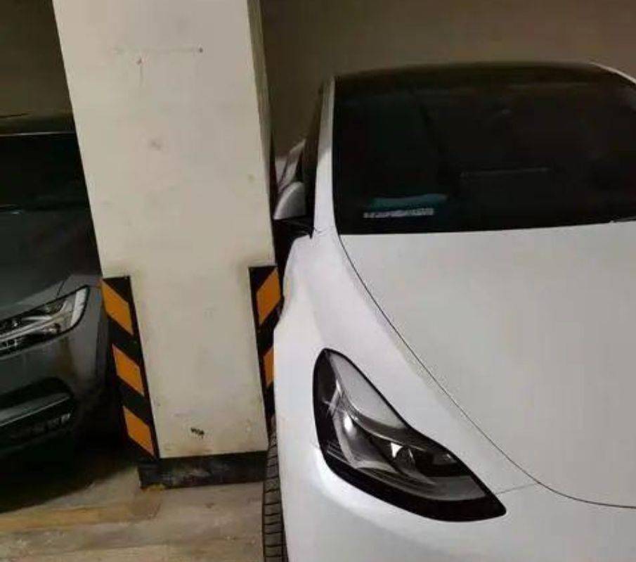 特斯拉维权女车主父亲首次发声_5月7日 特斯拉自动驾驶事故_特斯拉事故司机发声