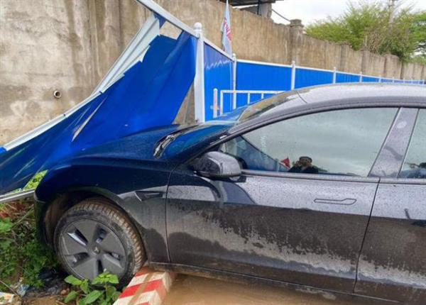 特斯拉事故司机发声_特斯拉维权女车主父亲首次发声_5月7日 特斯拉自动驾驶事故