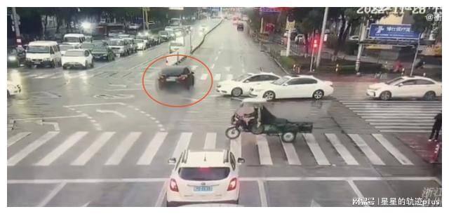 特斯拉撞车致死 美监管机构发声_特斯拉维权女车主父亲首次发声_特斯拉事故司机发声