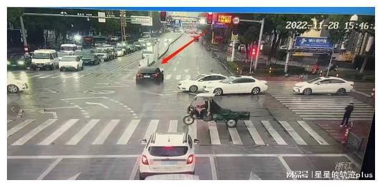 特斯拉撞车致死 美监管机构发声_特斯拉事故司机发声_特斯拉维权女车主父亲首次发声