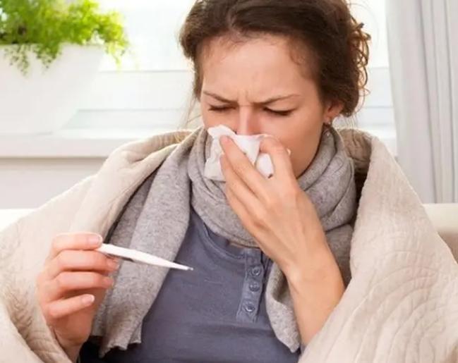 瑜伽洗鼻壶洗鼻时耳朵里总会进一点水耳朵有点疼_洗鼻壶能治好鼻炎_阳了洗鼻能缓解症状