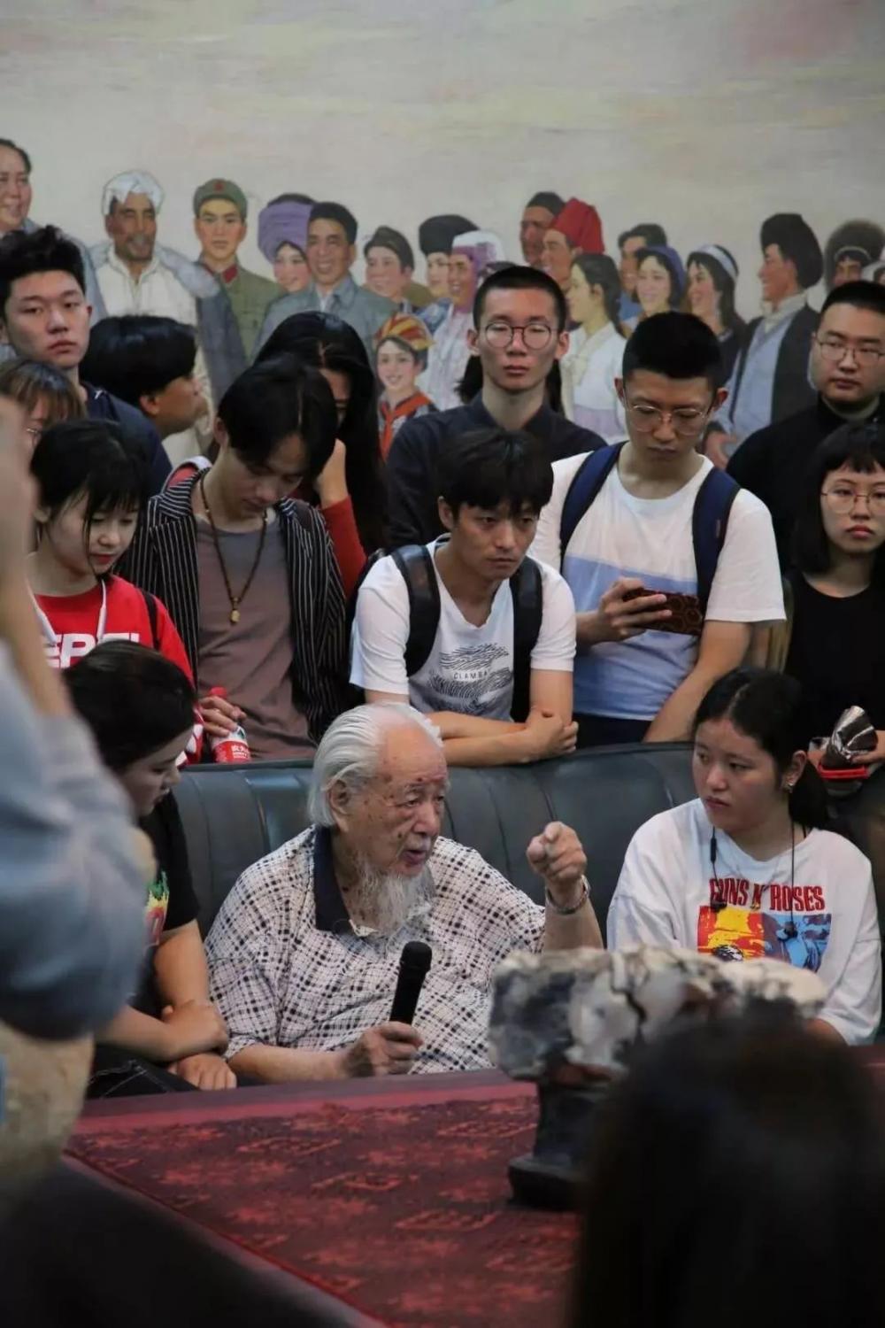第三、四套人民币设计者侯一民去世_第四套人民币名币钞王_人民日报报道维卡币
