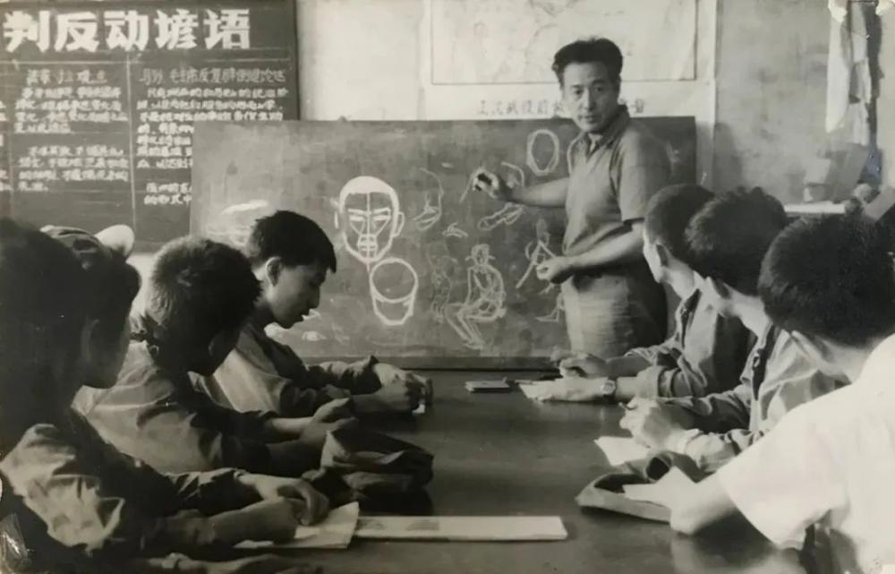 第三、四套人民币设计者侯一民去世_第四套人民币名币钞王_人民日报报道维卡币
