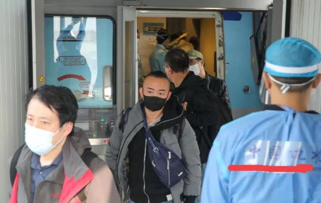 2014国庆节假日入境游客数_澳门今年入境游客比去年增加两层_入境韩国被关小黑屋？亲历游客讲述