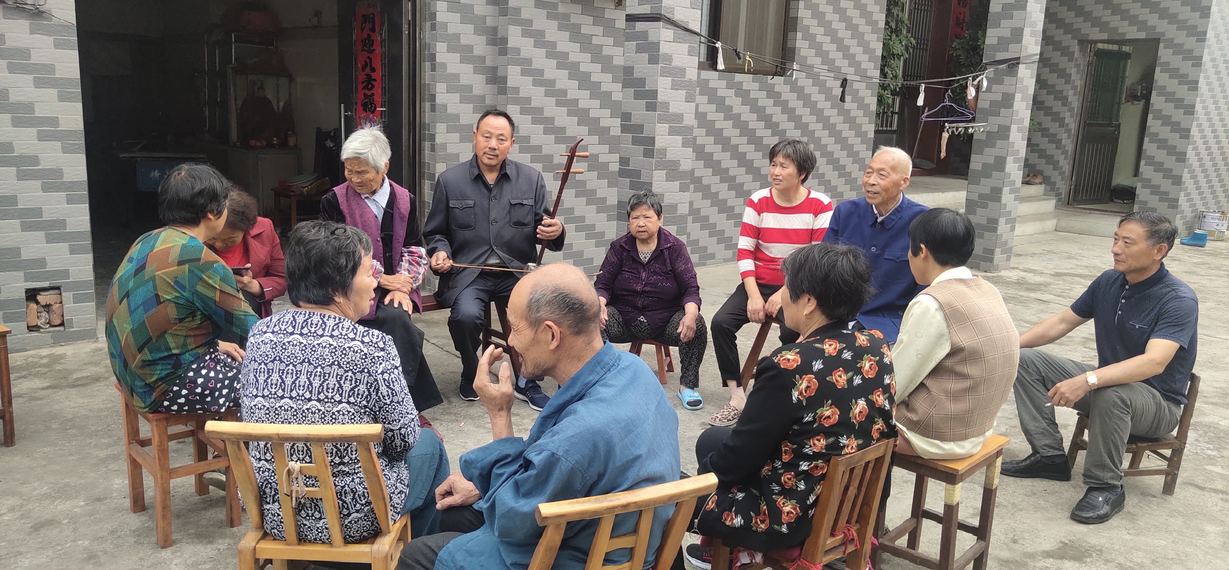 老人抱团养老15年后捐楼_抱团养老_山中抱团养老十年