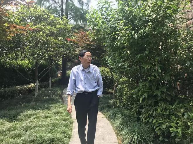 山中抱团养老十年_抱团养老新模式_十年后的人工智能养老机器人