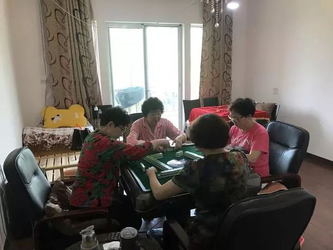 山中抱团养老十年_抱团养老新模式_十年后的人工智能养老机器人