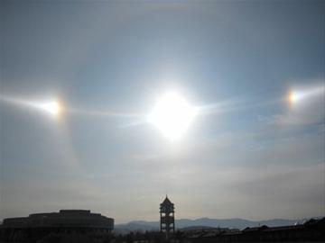今晚将现红月亮 奇观_寒流再袭美国 明尼苏达州现幻日_辽宁上空现幻日奇观