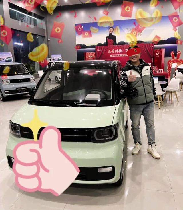 男子花两千元套圈 套中两台汽车_男子花18元买鸡蛋砸奔驰赔2万_批发套圈惯性玩具汽车