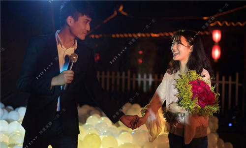 失忆后再次爱上丈夫_女孩喝了男同事饮料后失忆疑遭迷奸 如同蓝可儿_女子喝同事一瓶水后失忆 衣服现不明污迹疑遭性侵