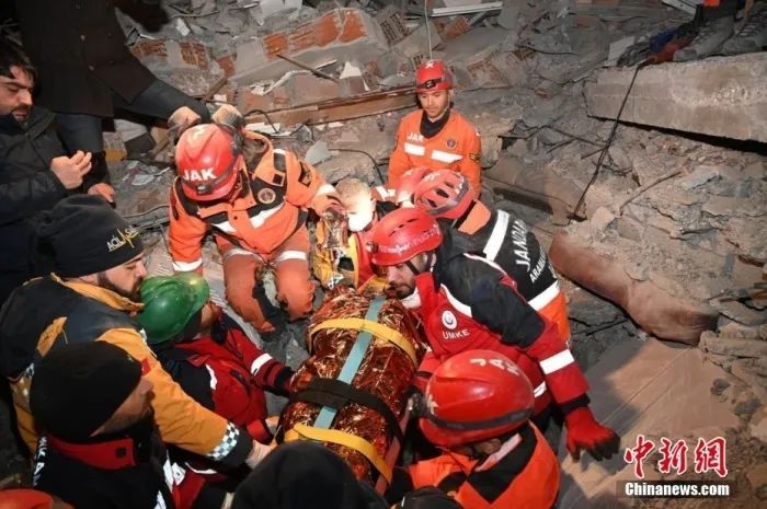海地地震遇难中国维和警察回国_唐小强地震中遇难_云南地震遇难图片