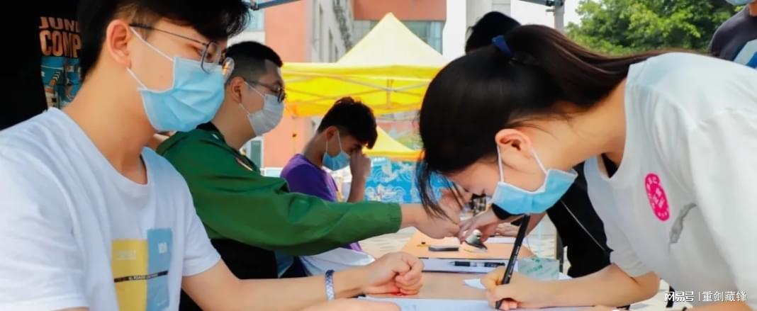 二、兼顾学生的胃口和预算
