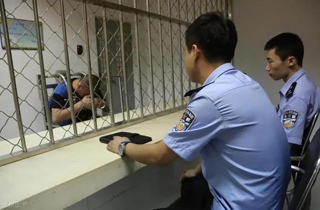 脚扭伤了老板不赔钱怎么办_先签谅解书还是先赔钱_老板与警察冲突 赔钱获谅解后又被捕