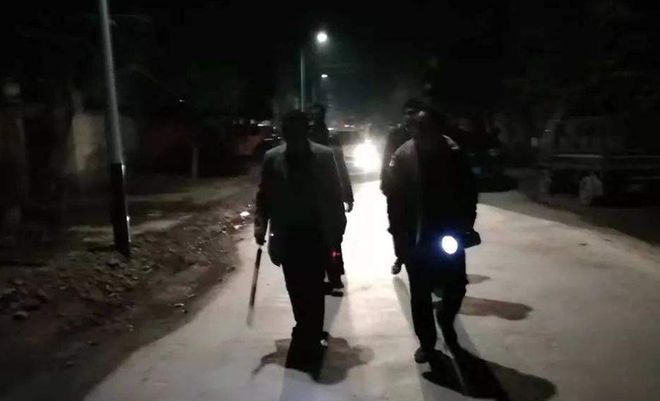 脚扭伤了老板不赔钱怎么办_先签谅解书还是先赔钱_老板与警察冲突 赔钱获谅解后又被捕