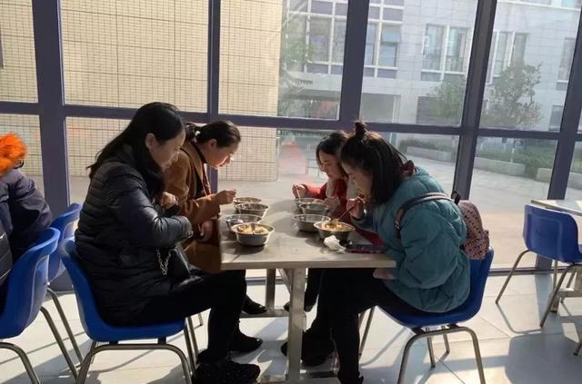 高校鼓励学生早起7点前早餐半价_星巴克早餐半价券使用范围_星巴克星享卡早餐半价