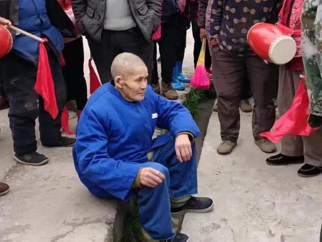 老人11年后死而复生_让老人吃什么能早点死_人死后150年能复生吗