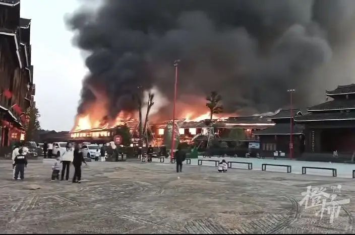 长沙旅游大巴突发大火_广西三江丹洲景区_广西著名景区三江布央突发大火