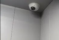 女更衣室被装监控_女主播更衣门百度云盘_女丽网更衣室里换衣服
