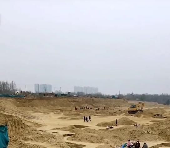 郑州一水库疑现汉朝古墓，随便一个土坷垃都是几千年文化